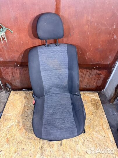 Сиденье переднеп левое Renault Duster 1