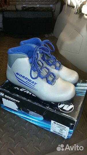 Ботинки для беговых лыж разм. 38