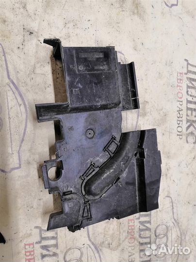 Крышка блока предохранителей VW Touareg 2002-2010