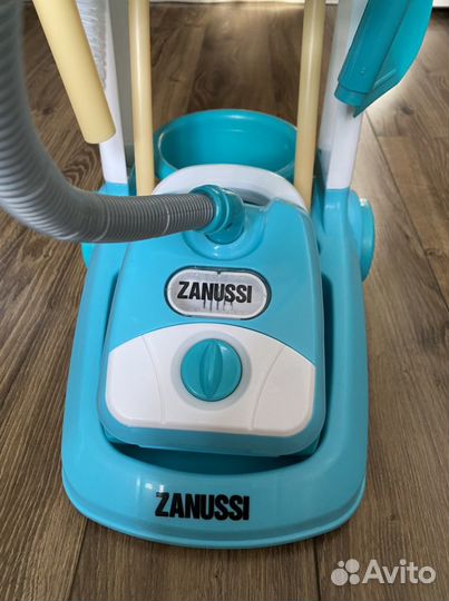 Детский набор для уборки с пылесосом Zanussi