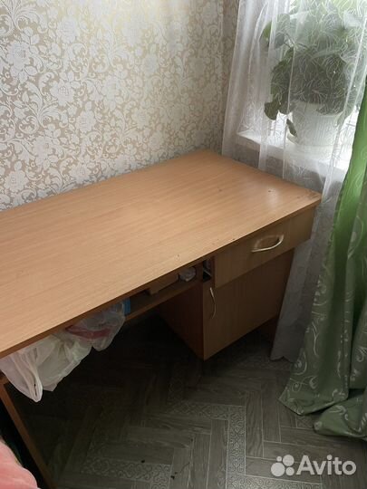 Письменный стол