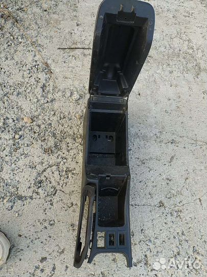 Бардачок toyota avensis