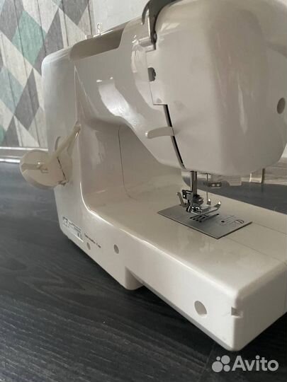 Швейная машинка jaguar 284
