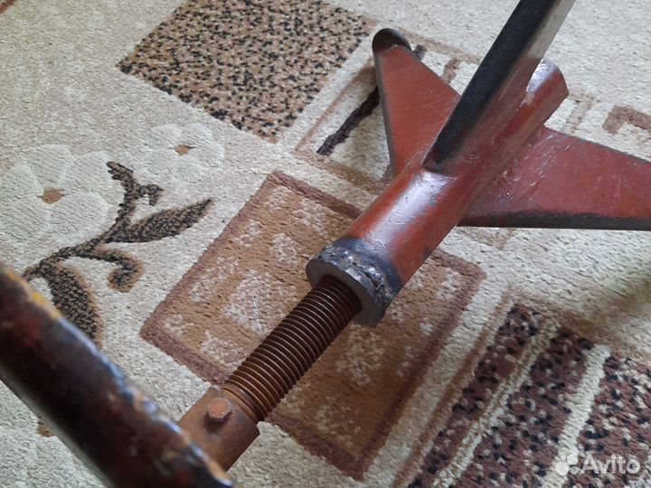 Табурет для пианино
