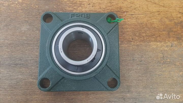 Подшипниковый узел 208