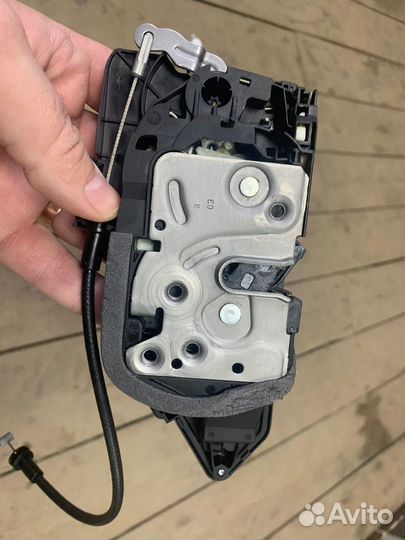 Замок задней правой двери volvo xc40