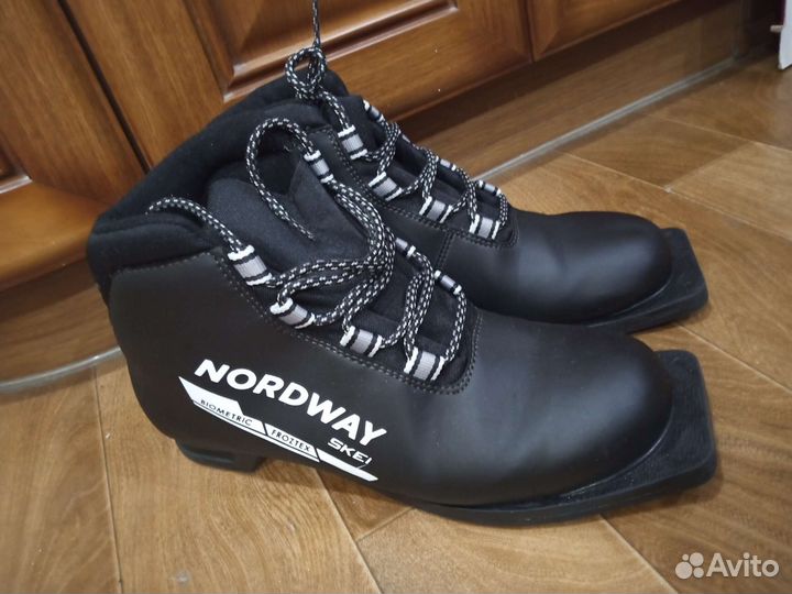 Лыжные ботинки новые Nordway 41 размер