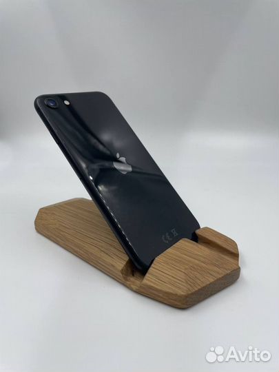 iPhone SE, 64 ГБ