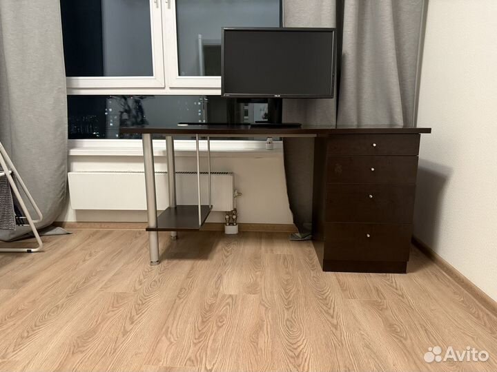 Компьютерный стол / письменный стол