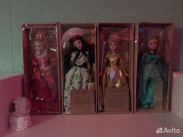 Кукла фарфоровая