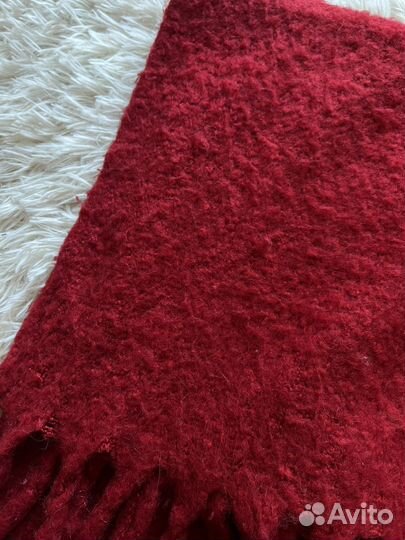 Красный шарф