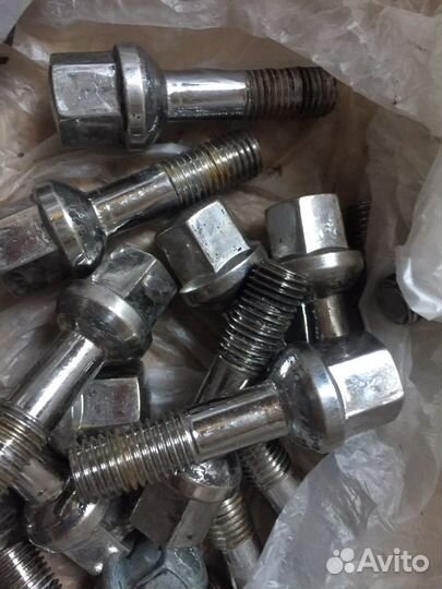 Колёсные болты 12 х 1.5 обмен