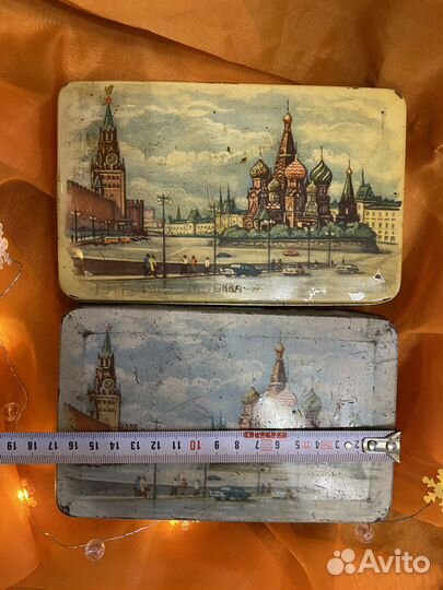 Две жестяные коробки Москва Кремль