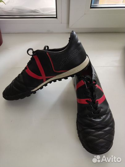 Детские футбольные бутсы