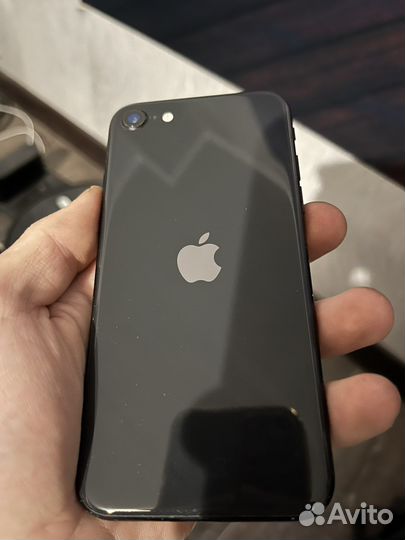 iPhone SE, 64 ГБ