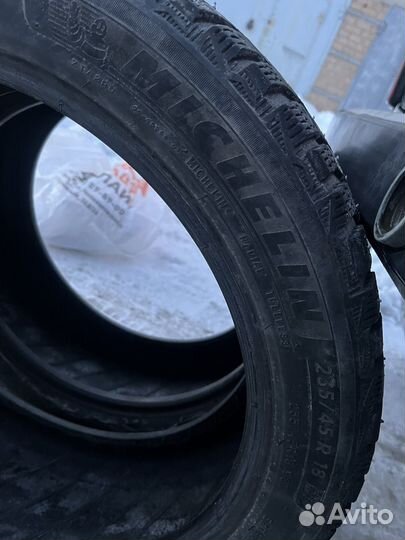 Michelin X-Ice North 4 235/45 R18