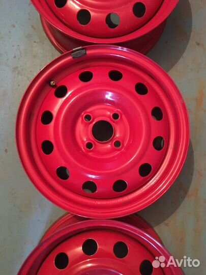Диски штампованные красные r15