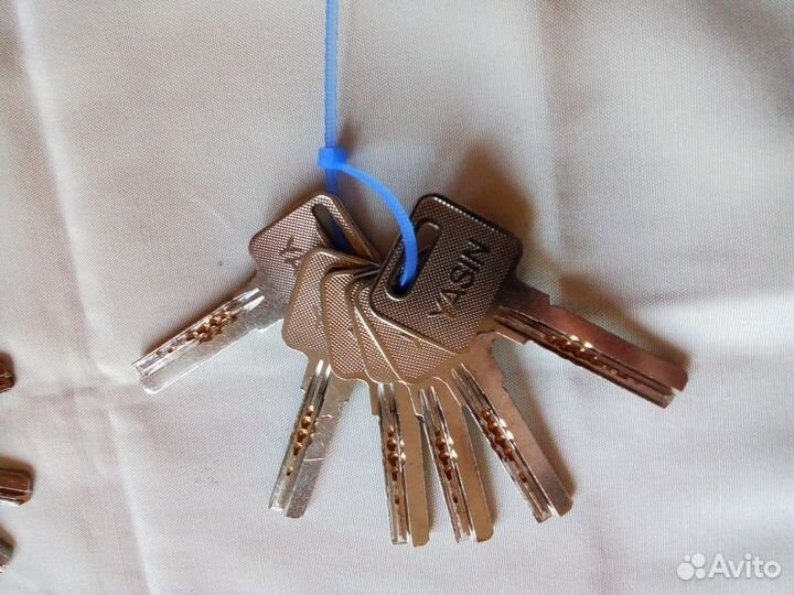 2 комплекта ключей от двери-сейф Yasin. Новые