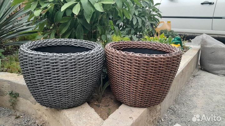 Кашпо из искусственного ротанга