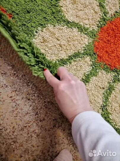 Палас длиноворсовый.после чистки.цвета яркие