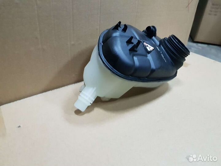 Расширительный бачок Мерседес 117 W 176 W 156 W246