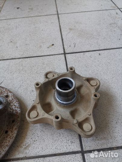 Задняя ступица с диском Polaris Sportsman 700