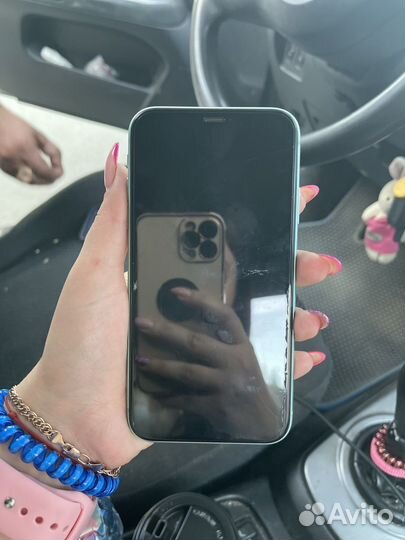 Телефон iPhone 11