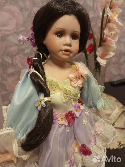 Кукла фарфоровая коллекционная