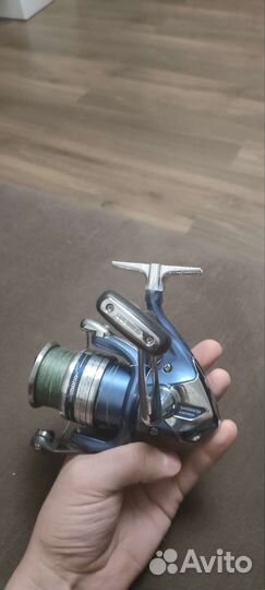 Крепёжная планка, лапка безынерционной катушки