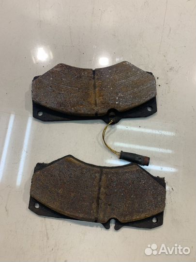 Колодки тормозные передние износ 20