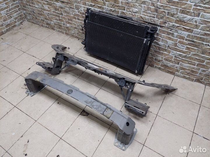 Телевизор с радиаторами Land Rover Range Rover