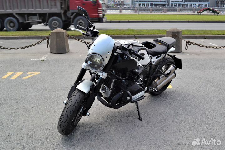BMW R nine T