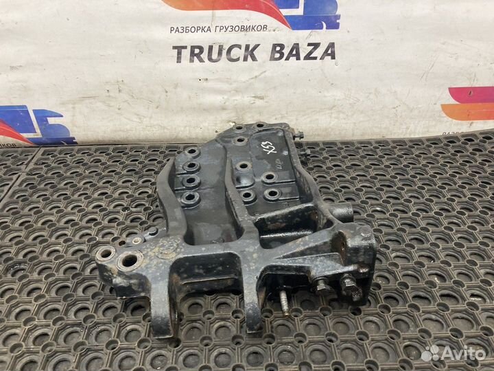 Кронштейн переднего бампера правый Scania 5-series