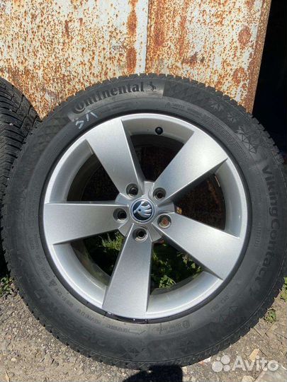 Continental ContiVikingContact 7 215/65 R17