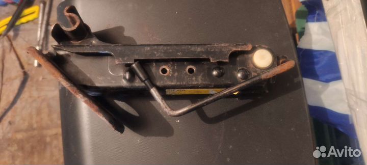 Домкрат винтовой с ключём