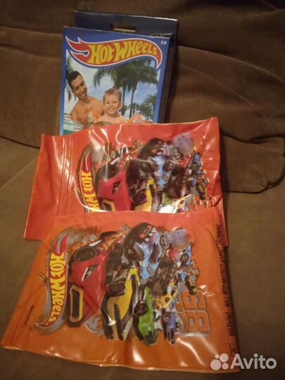 Нарукавники для плавания новые и плавки на 2 года