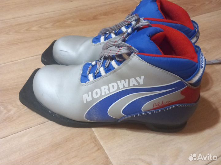 Лыжные ботинки