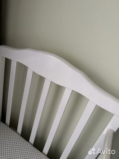 Детская кроватка с продольным маятником