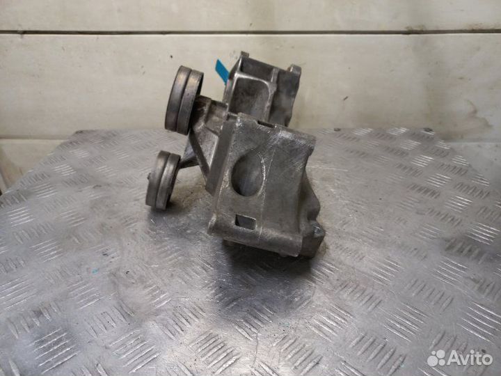 Кронштейн генератора Volkswagen Bora 1.6 MPI