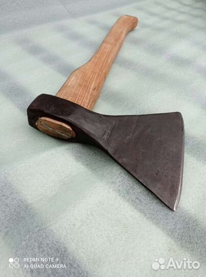 Старинный кованый топор для рубки мяса
