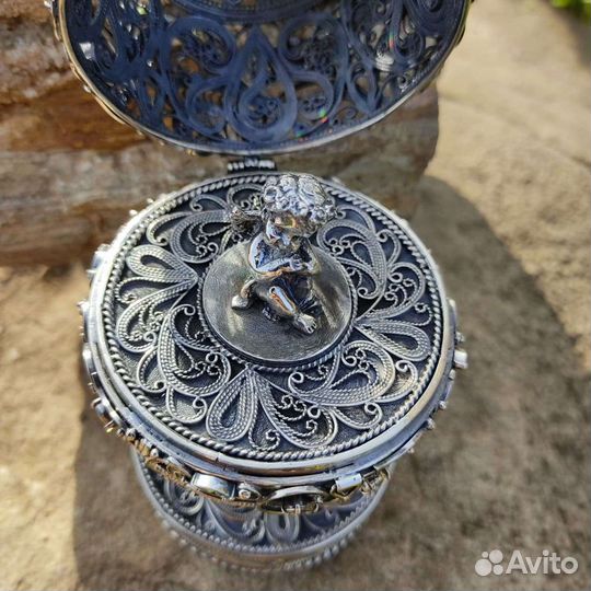 Яйцо пасхальное с ангелом ручной работы