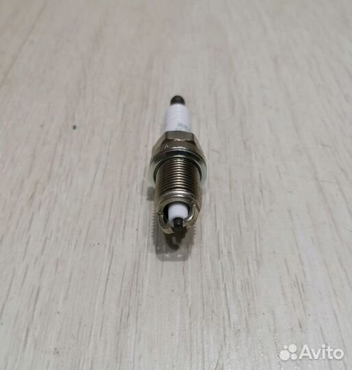 Свеча зажигания Nissan terrano D10
