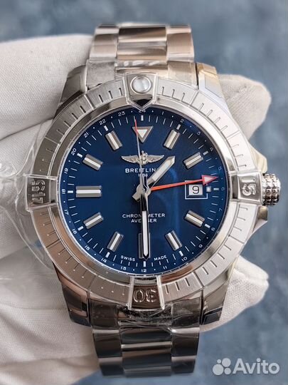 Breitling Avenger GMT 45