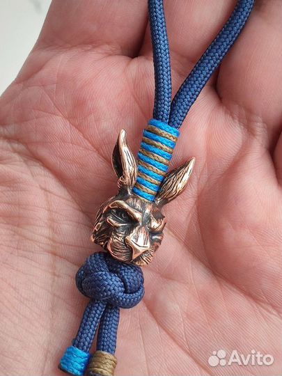 Темляк для ножа из паракорда Белый кролик / EDC