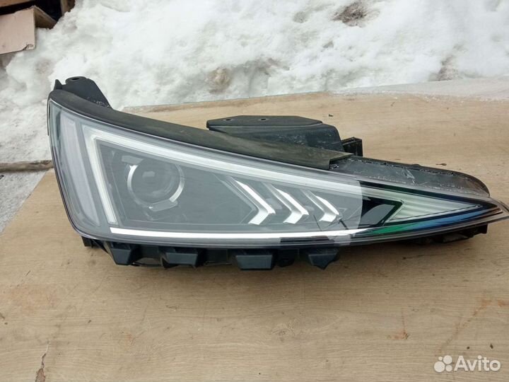 Фара правая Hyundai Elantra 6 LED оригинал