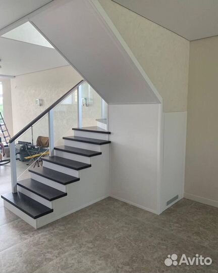 Лестница на металлокаркасе