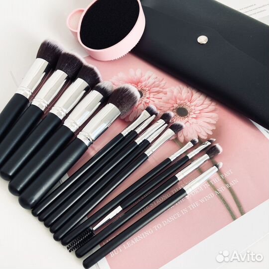 Профессиональные кисти для макияжа 14шт в чехле