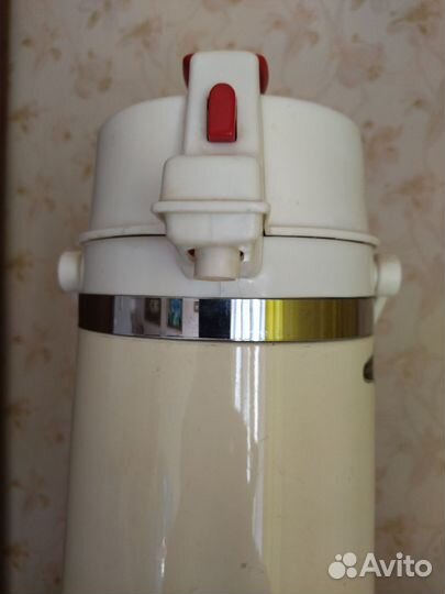 Термос с пневмонасосом