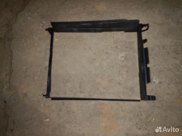 Дефлектор радиатора Renault Logan 2