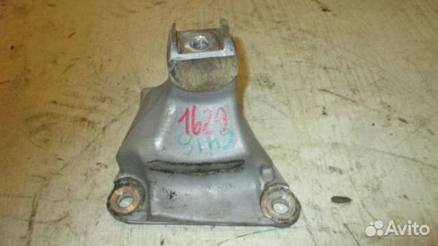 Кронштейн опоры двигателя Honda Crosstour